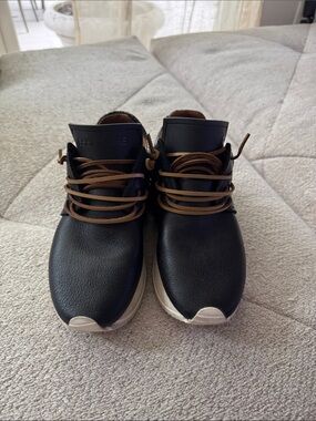 Esseutesse fringed sneakers size 35.